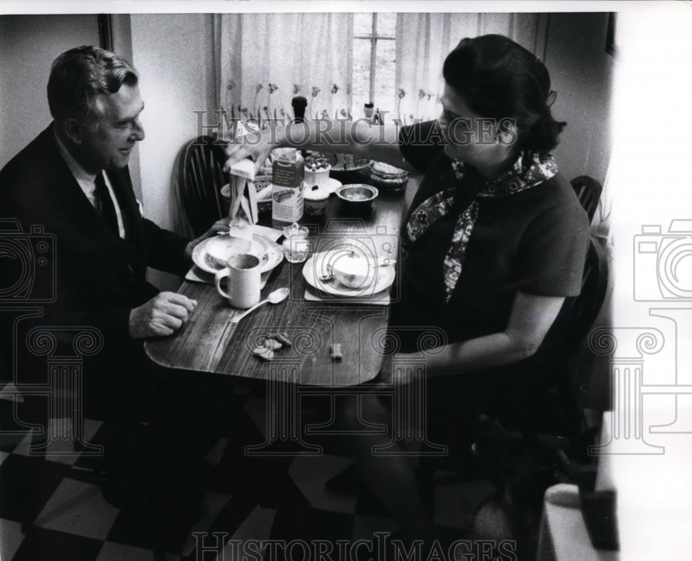 1969 Press Photo Robert Meyner of New Jersey with Wife having their breakfast - Historic Images