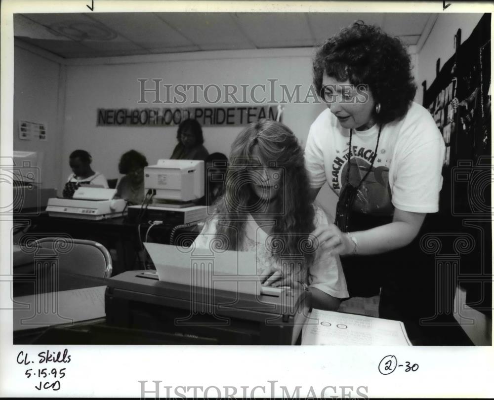 1995 Press Photo Neighborhood Pride Team Skills Center- job training - orb10883 - Historic Images