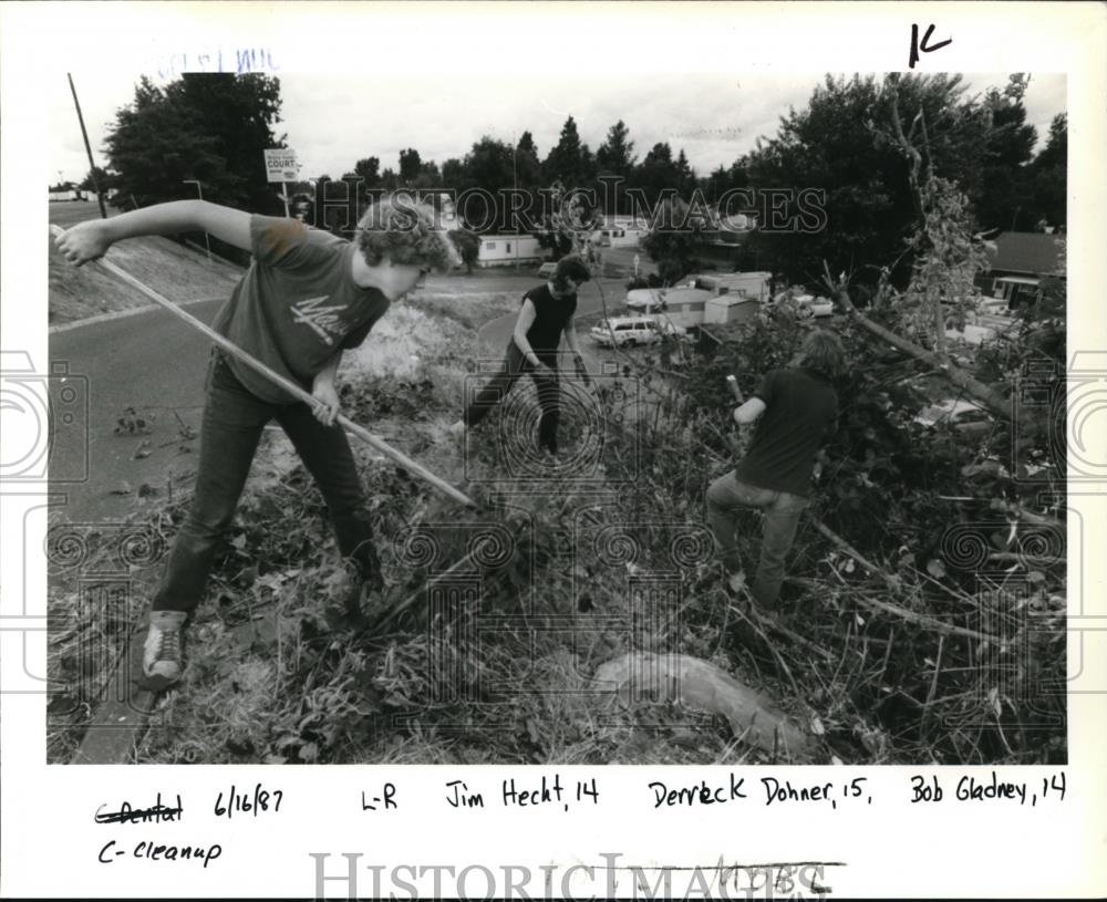 1987 Press Photo Crime Restitution, Jim Hecht, Derreck Dohner, Bob Gladney - Historic Images