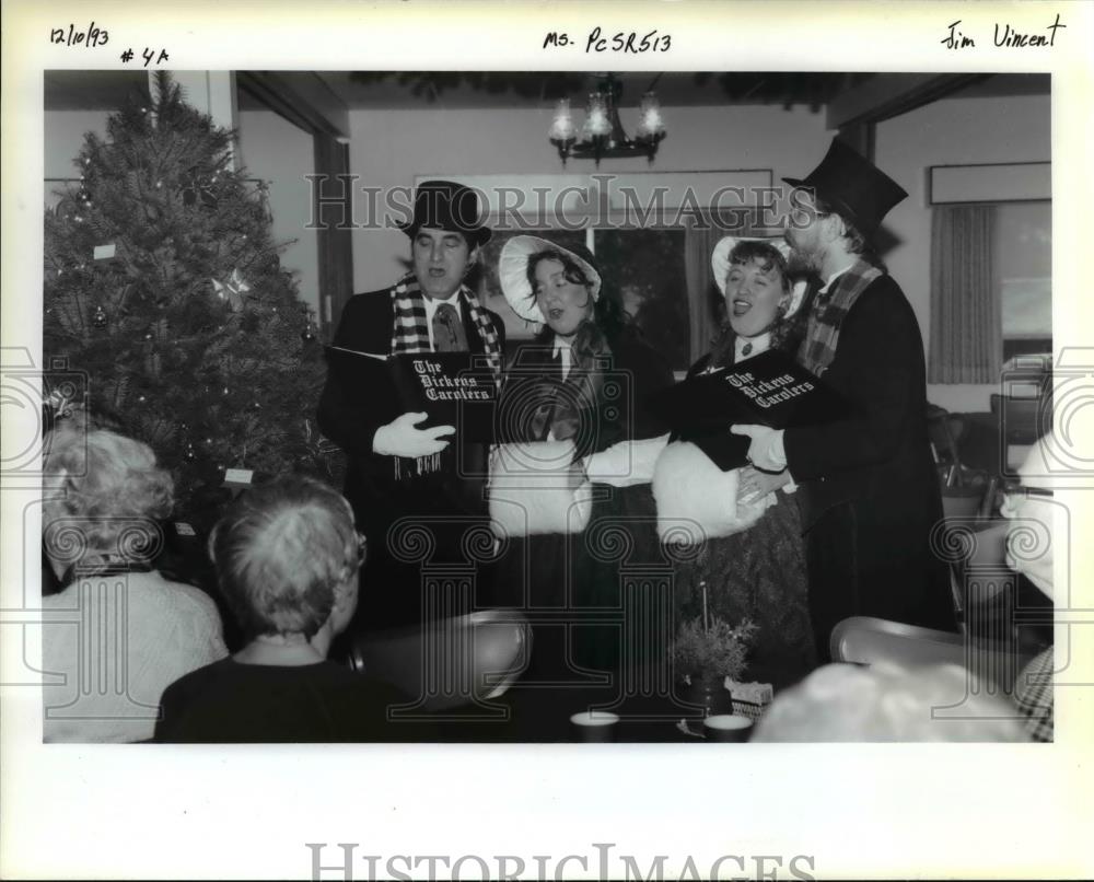 1993 Press Photo Christmas Choir In Oregon - orb07726 - Historic Images
