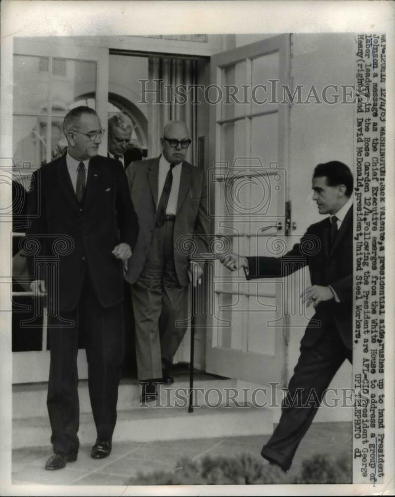 1963 Press Photo President Lyndon Johnson address a group of Labor Leaders - Historic Images