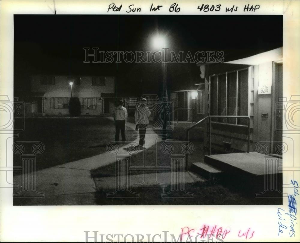 1987 Press Photo Night-time Monitoring Activities at Columbia Villa - orb08640 - Historic Images