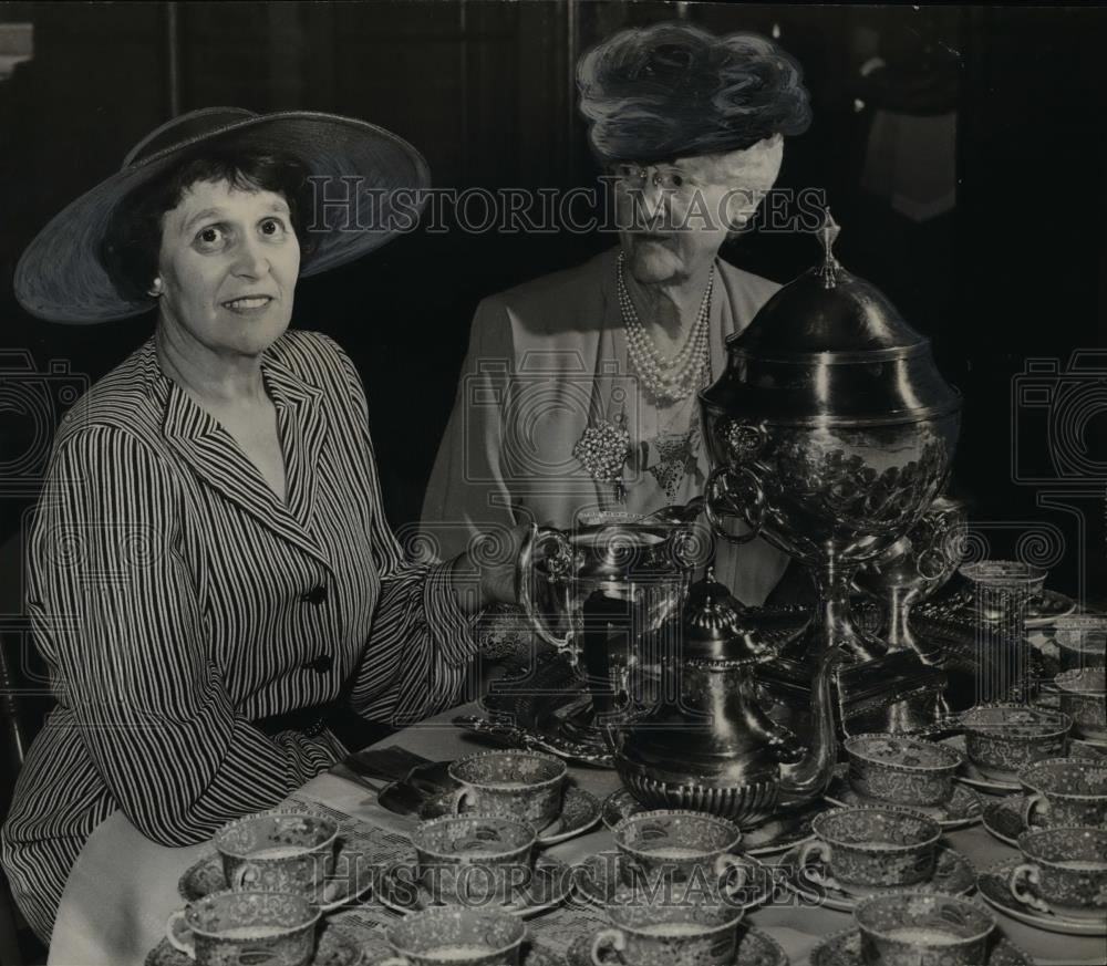 1948 Press Photo Mrs. Daniel D. Madden &amp; Mrs. Edward H. Brooke of Town Club - Historic Images