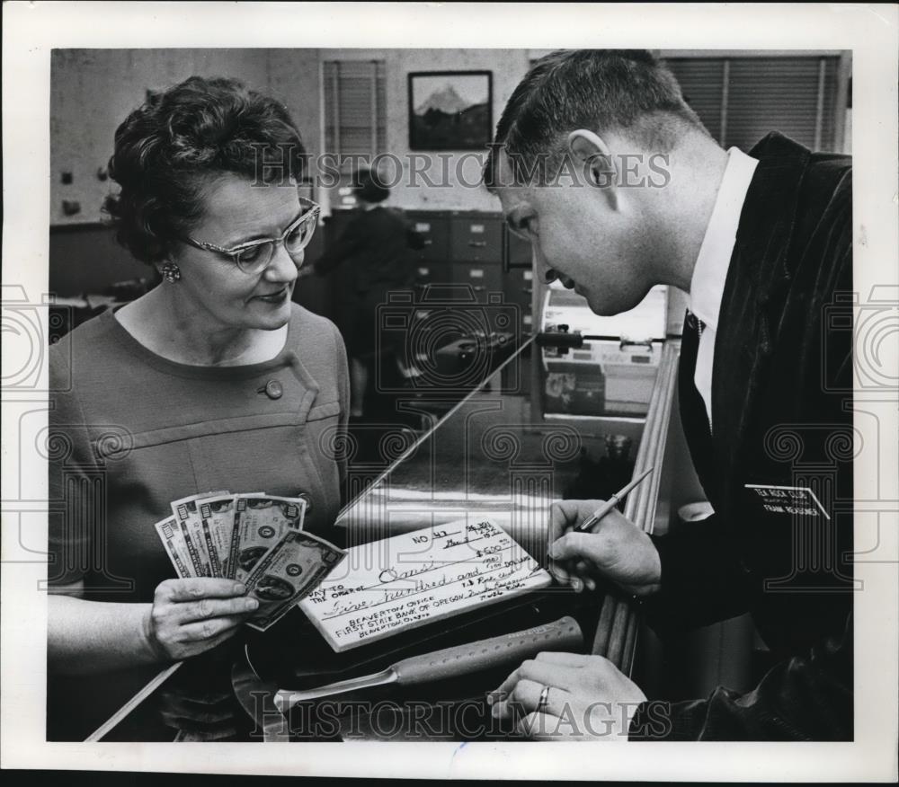1966 Press Photo A marble check was cashed at the US National Bank Friday. - Historic Images