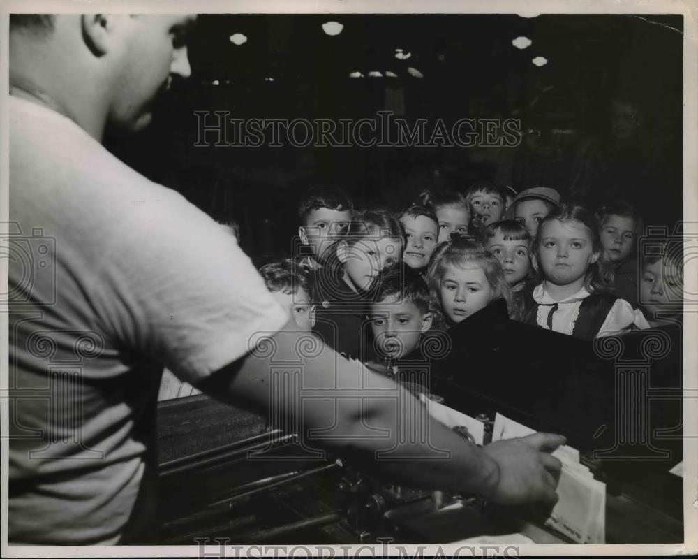 1950 Press Photo First graders at Hostford school - small scale postal project - Historic Images