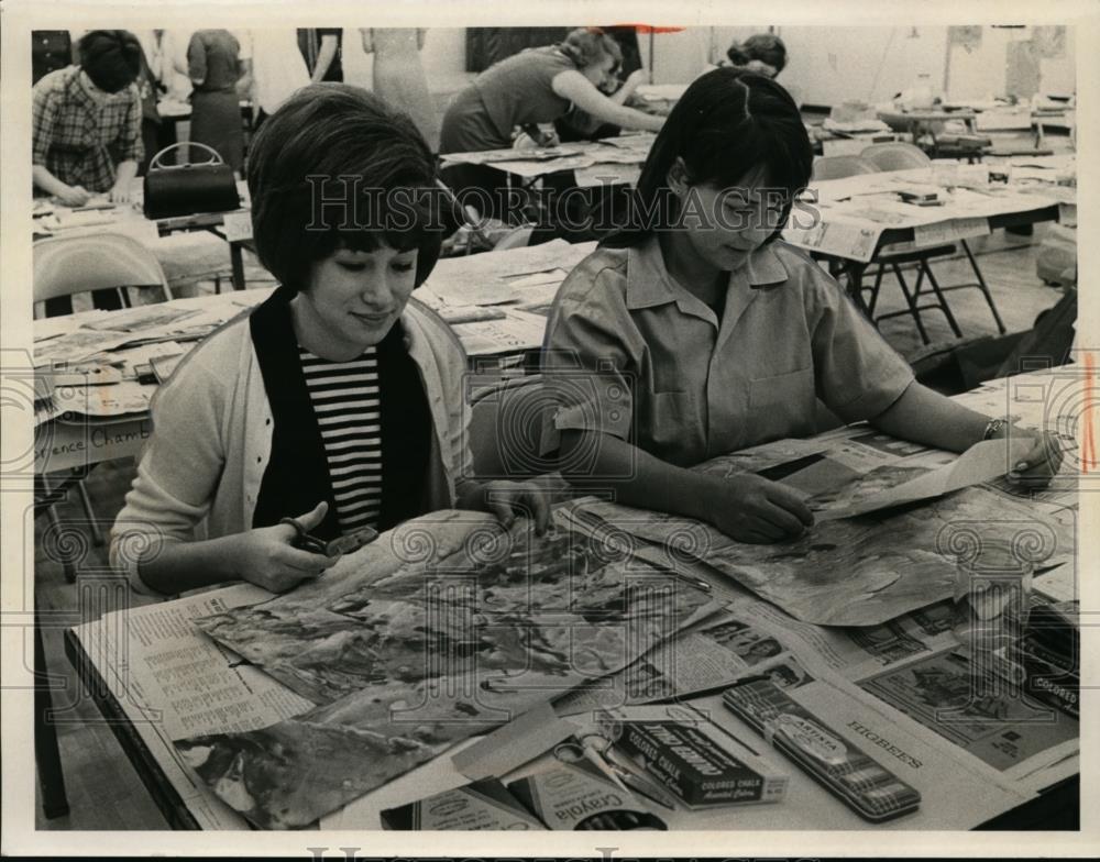 1967 Press Photo Miss Cheryl Margolis And Miss Sharon Strauss - nee87097 - Historic Images