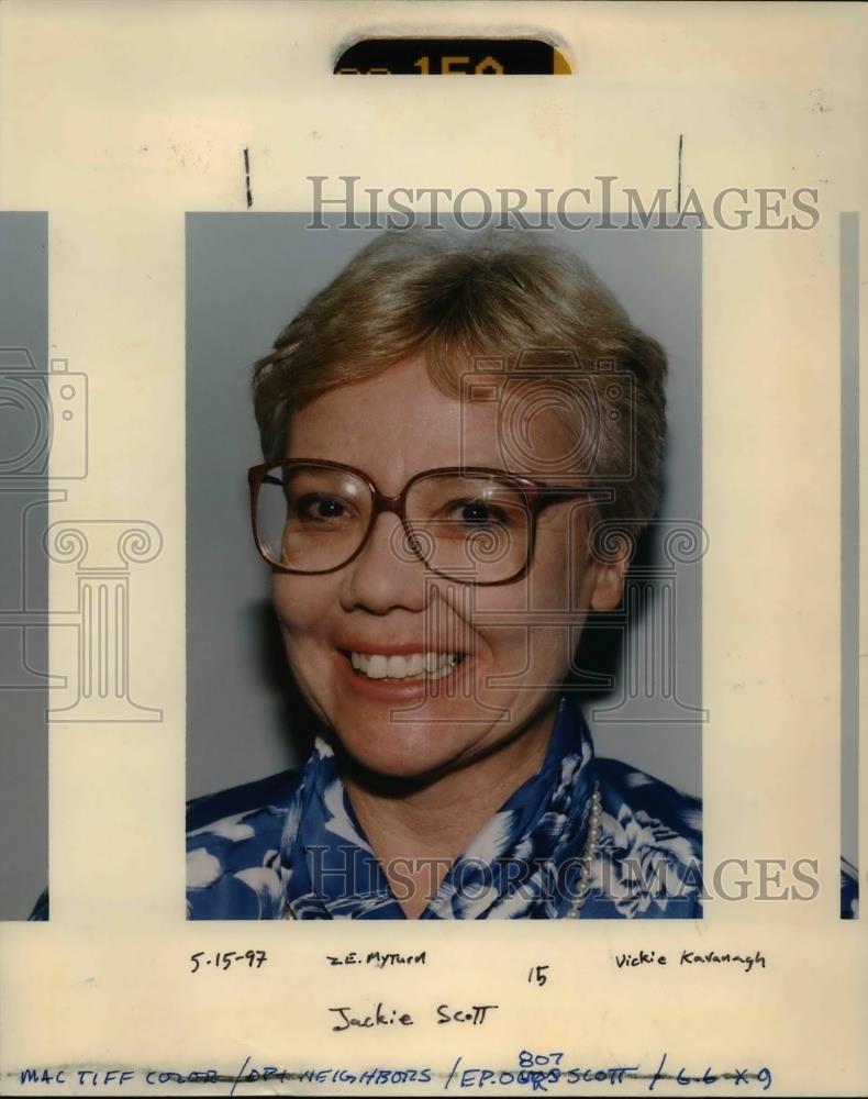 1997 Press Photo Jackie Scott - ora85554 - Historic Images