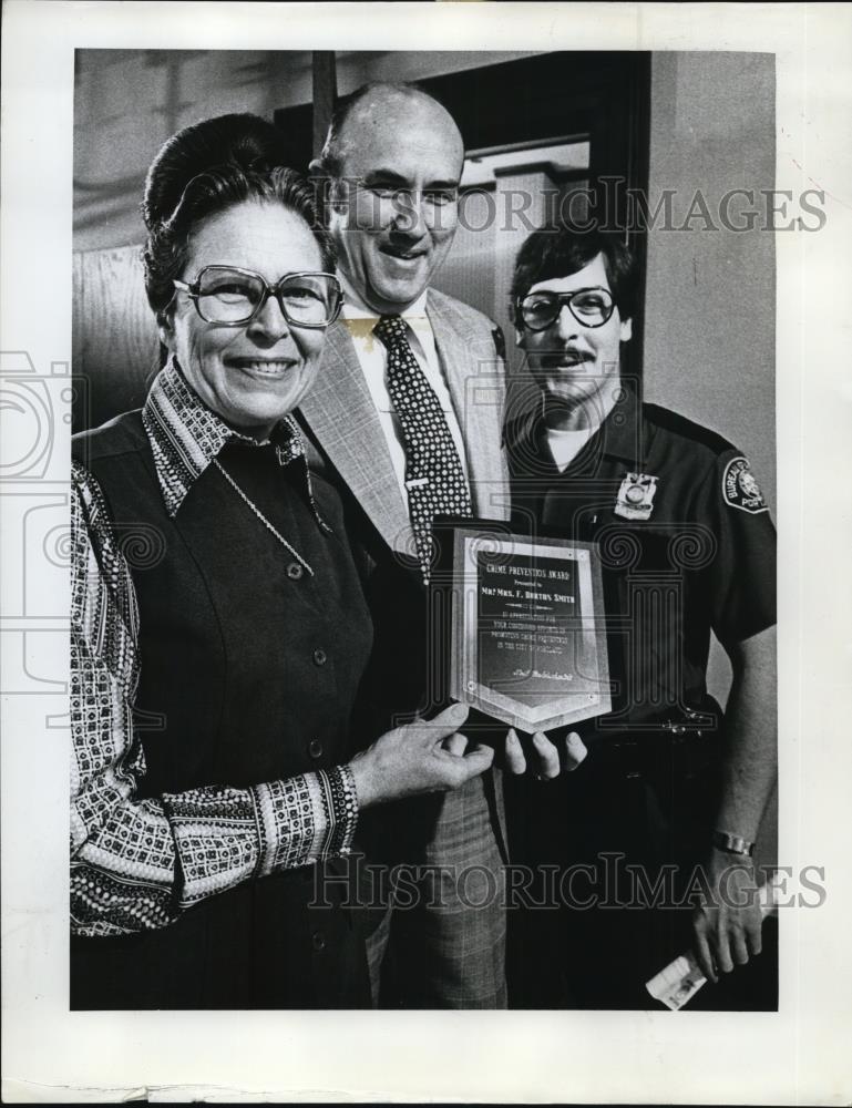 1988 Press Photo Burten Smith, Officer Jerry Bennet Portland Crime Prevention - Historic Images