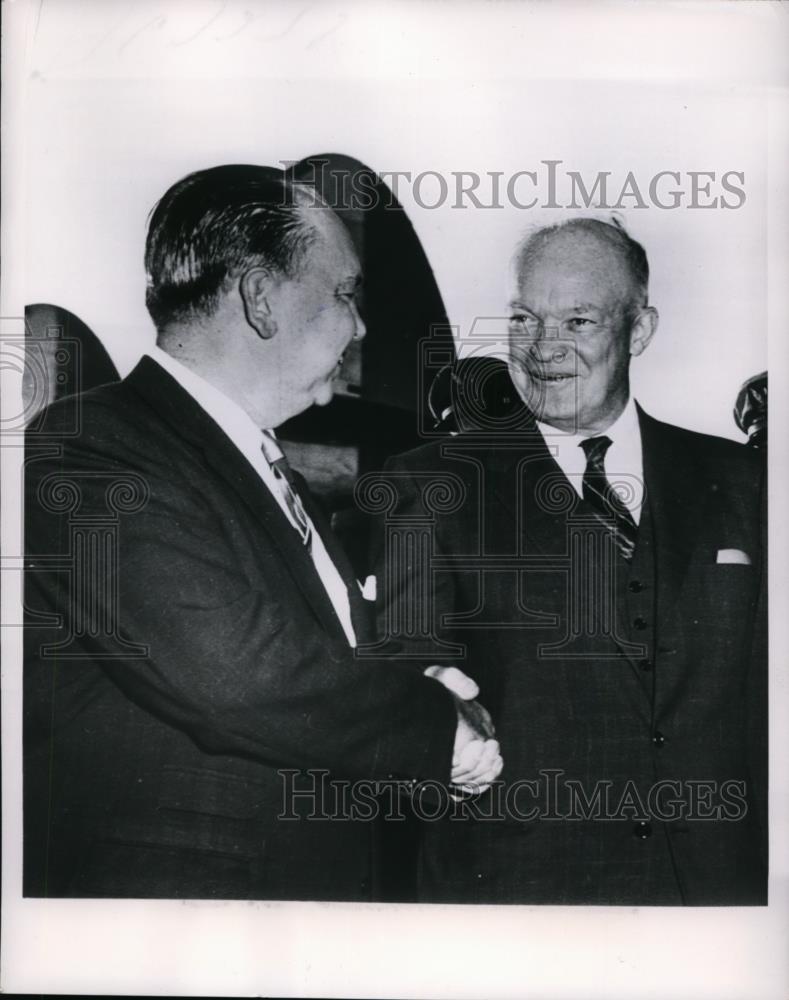 1953 Press Photo George Monaghan & President Dwight Eisenhower in NYC - Historic Images