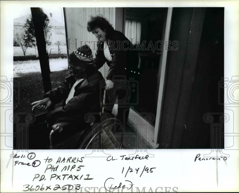 1995 Press Photo A man in a wheelchair was assisted - orb39805 - Historic Images