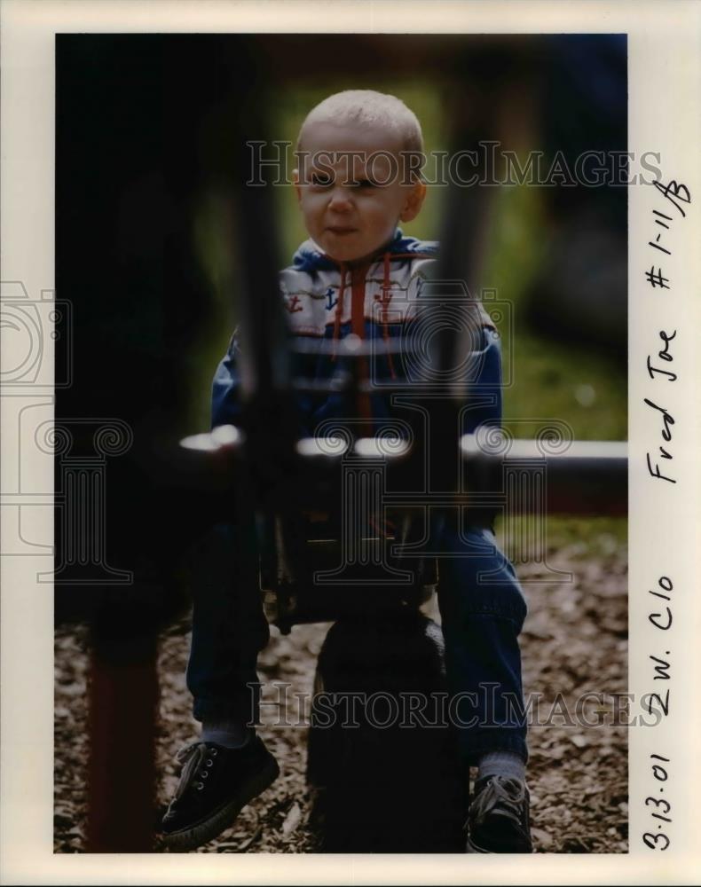 2001 Press Photo Children Playing Outside - orb04339 - Historic Images