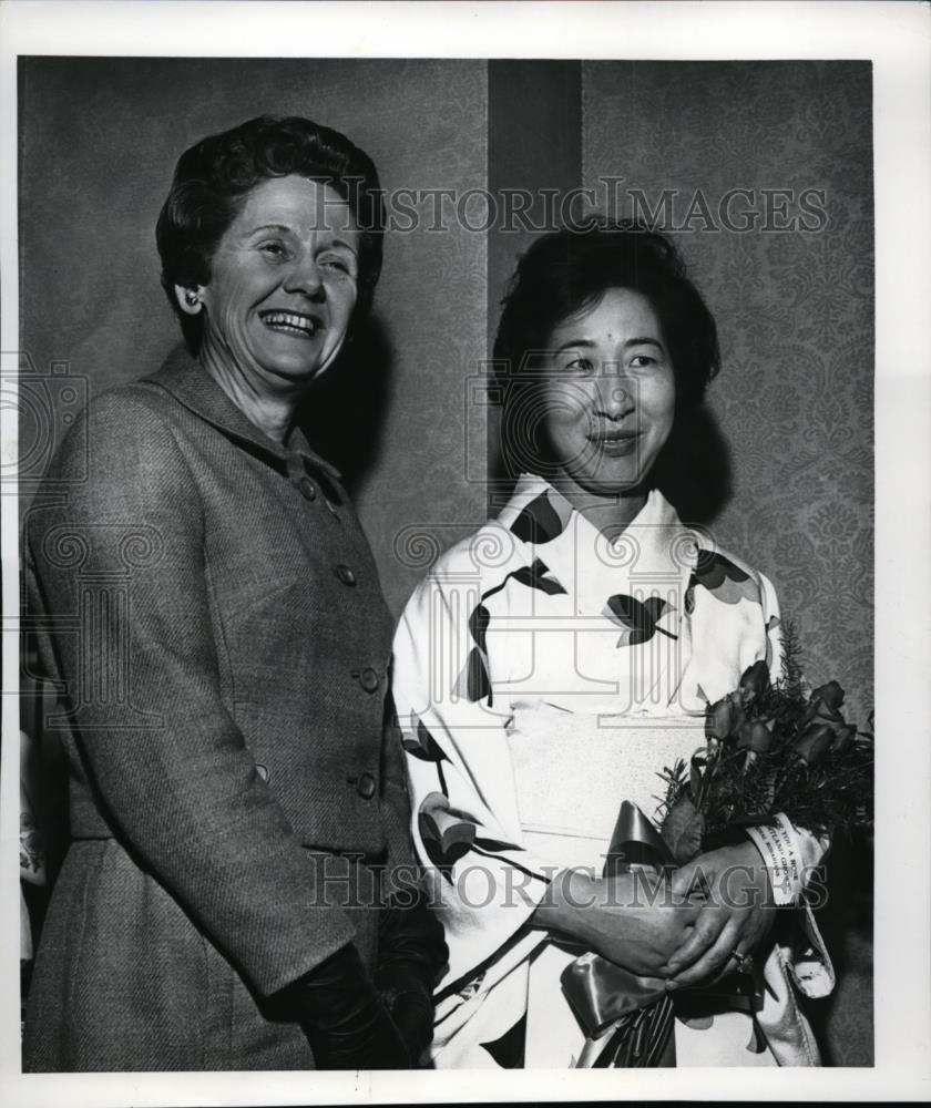 1965 Press Photo Mrs. Shrunk chars with Mrs. Micho Imai - orb73821 - Historic Images