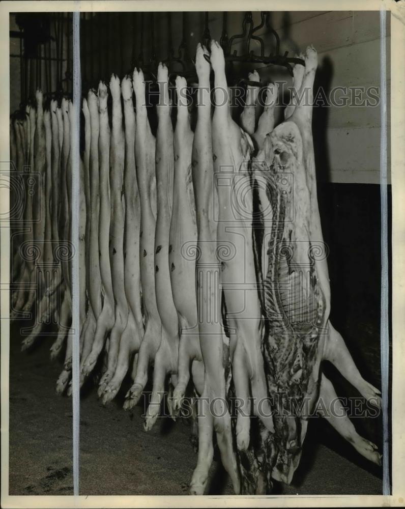 1937 Press Photo Cleaned Carcasses are Moved Into a Refrigerator Room - orb06808 - Historic Images