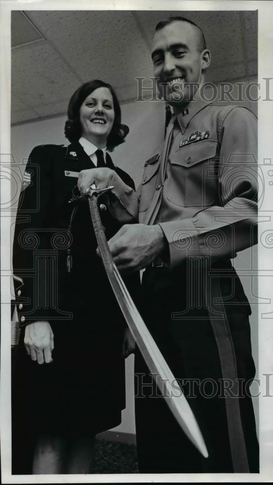 1973 Press Photo Capt Alan Jones &amp; Mary Harlon with Official Marine Corps sword - Historic Images