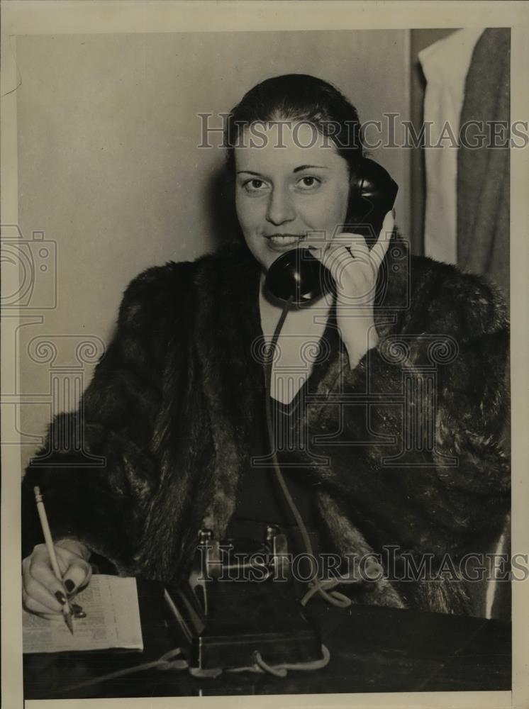 1944 Press Photo Mrs. Mary Gannon On The Telephone - nee90140 - Historic Images