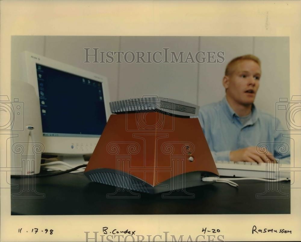 1998 Press Photo Comdex Computer Show - orb08448 - Historic Images