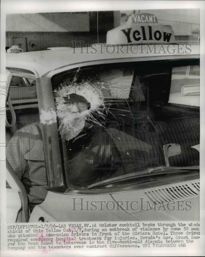 1966 Press Photo Molotov cocktail thrown on Yellow cab at Las Vegas Nev strike - Historic Images