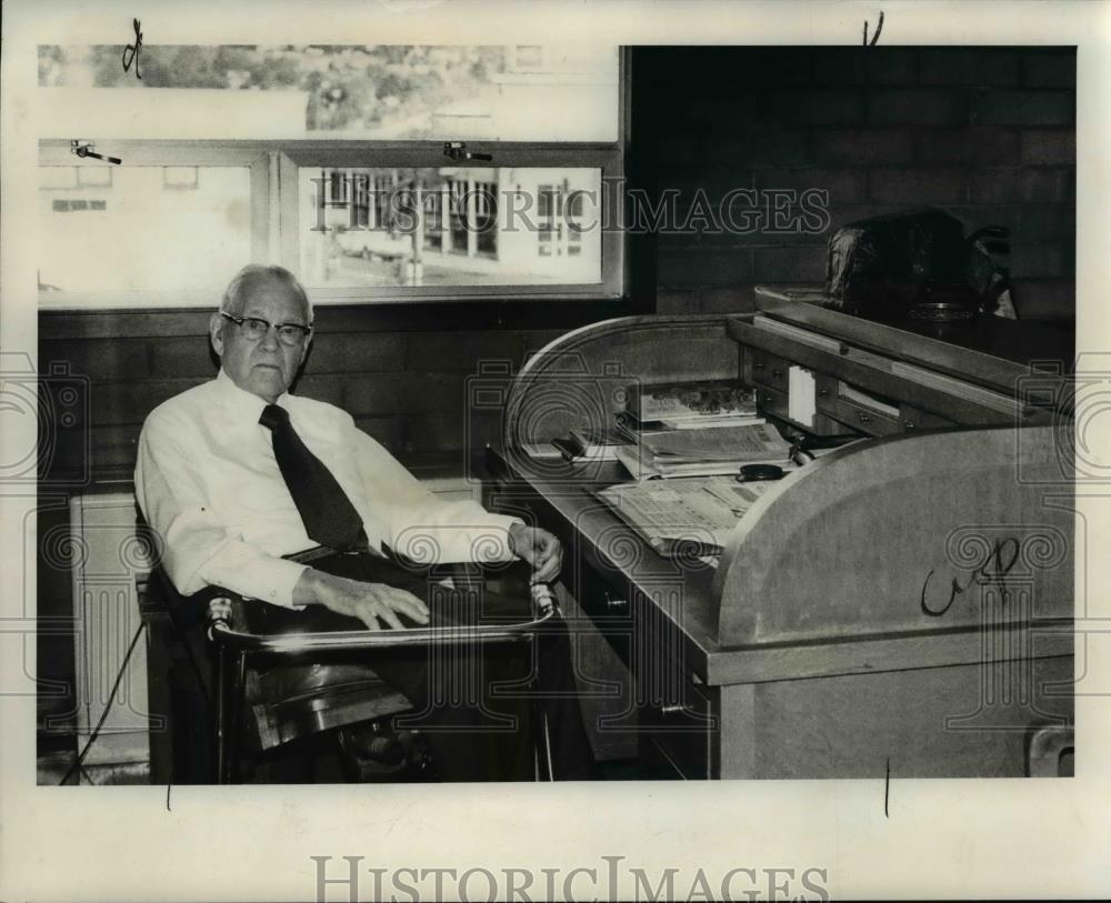 1977 Press Photo Merle West has contributed $1 million to college - orb01476 - Historic Images