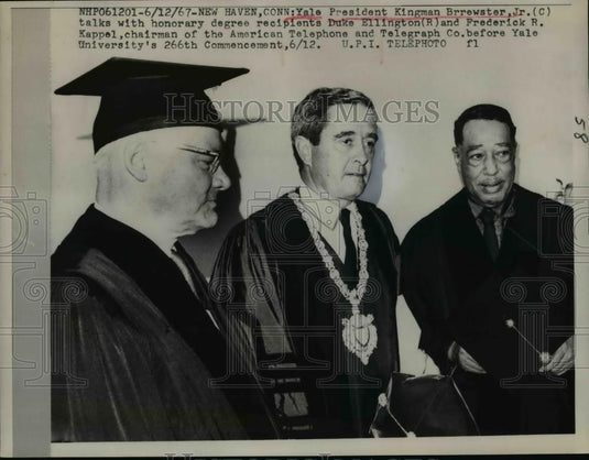 1967 Press Photo Yale Pres. Kingman Brrewster Jrwith Honorau Degree recipients - Historic Images
