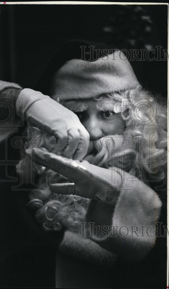 1983 Press Photo Ray Monson, The Signing Santa - orb55465 - Historic Images