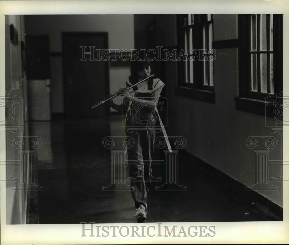 1980 Press Photo Debbie Ann Lopez to new Middle School - orb46554 - Historic Images