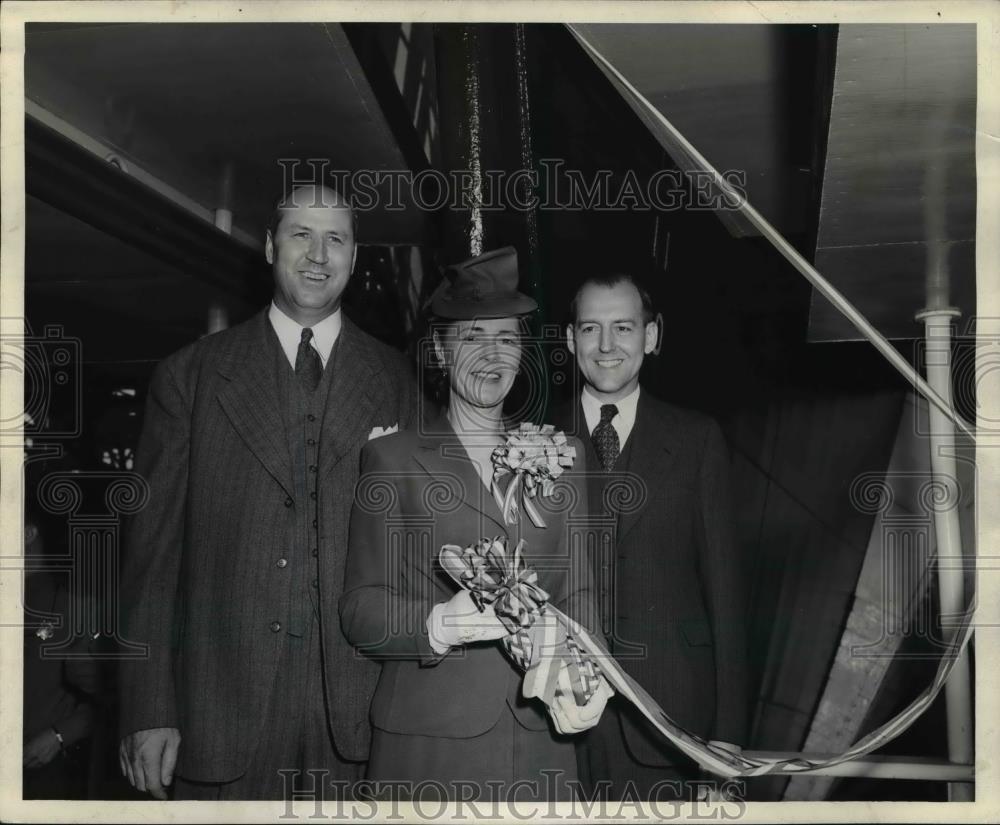 1944 Press Photo Lowell Stockman Wife Of Congressional District Oregon - Historic Images