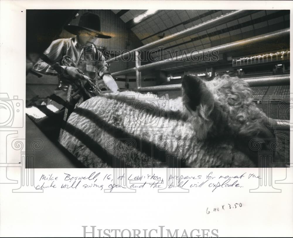 1990 Press Photo Student Mike Boswell of Lewiston Washington prepares himself. - Historic Images