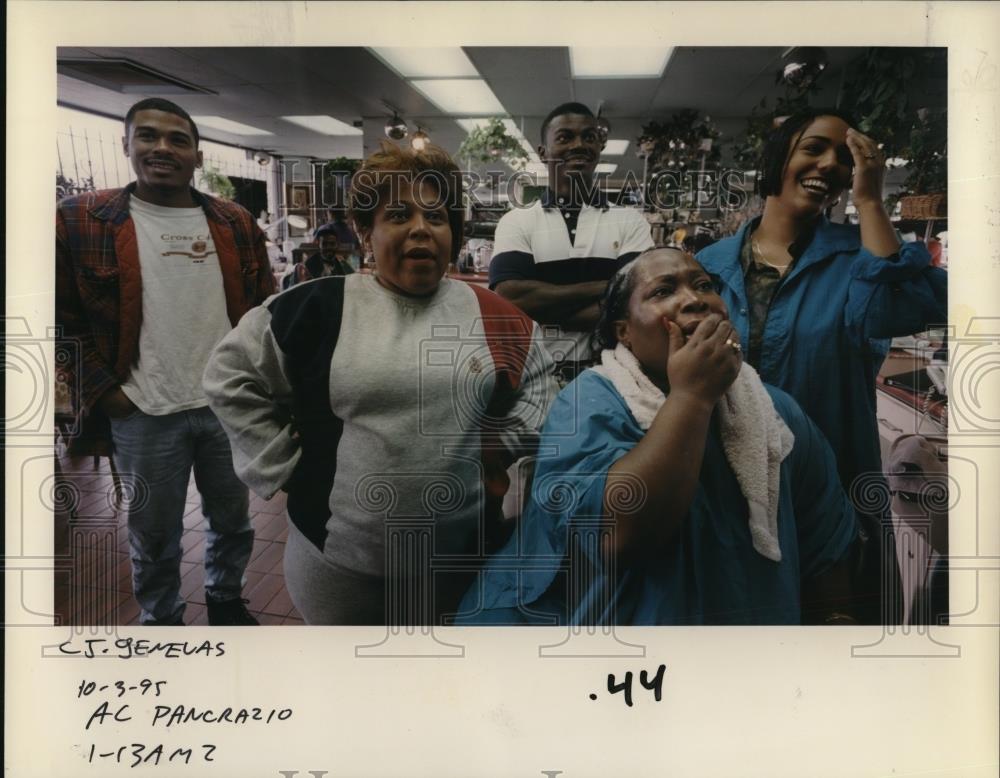 1995 Press Photo O.J. Simpson Local Reaction - ora80596 - Historic Images