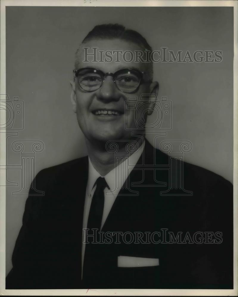 1962 Press Photo Fayette Thompson named Business Manager of Good Samaritan - Historic Images