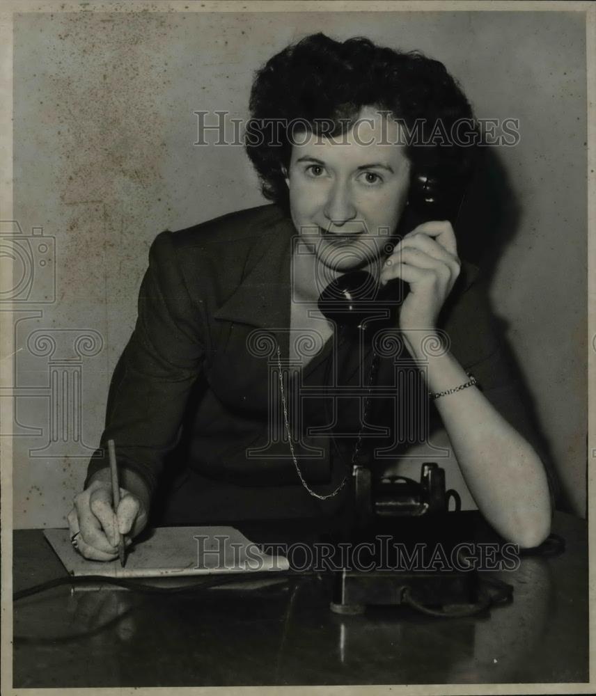 1945 Press Photo Margie Robinson AP News Editor - ora74127 - Historic Images