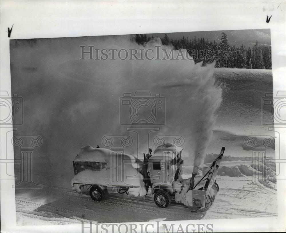 1974 Press Photo Snow plow truck in Timberline Lodge - orb53453 - Historic Images