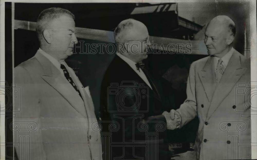 1952 Press Photo Gen Dwight Eisenhower with Gov John S Fine and Sen James H Durr - Historic Images