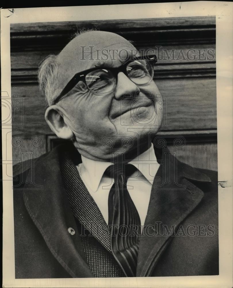 1966 Press Photo Joe Levy dapper guy with pugnacious chin yells even good mornin - Historic Images
