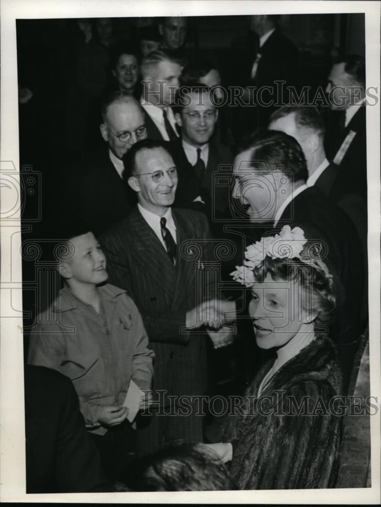 1944 Press Photo Wendell Willkie & wife at Seattle Washington political rally - Historic Images