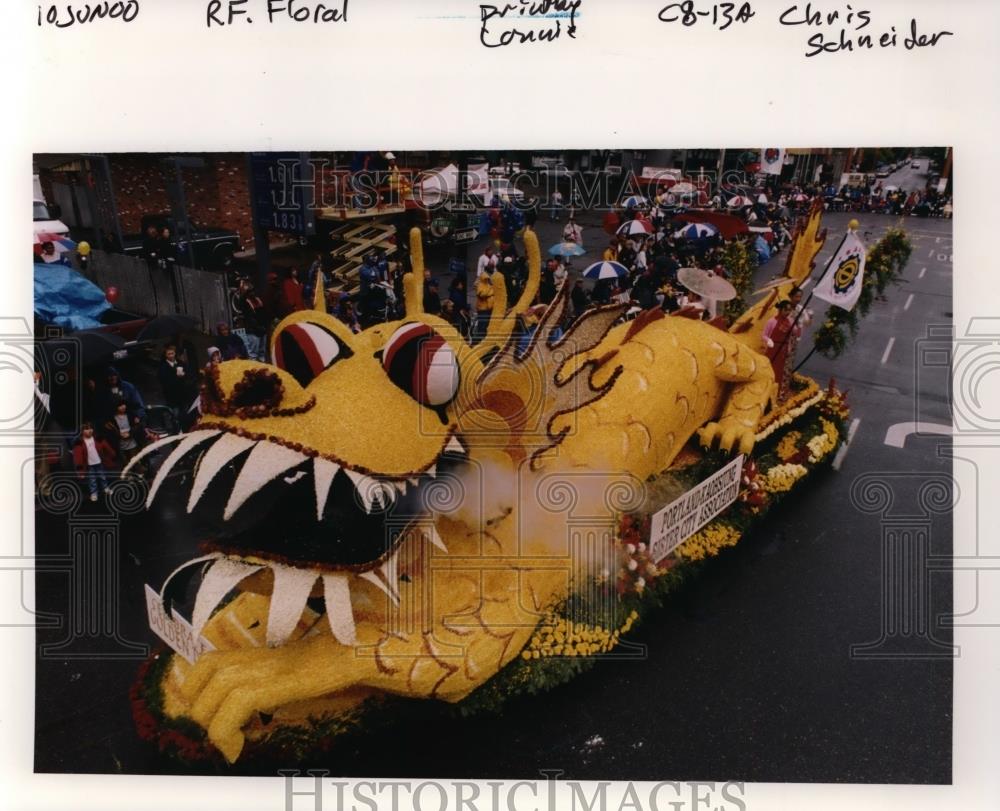 2000 Press Photo Portland Rose Festival, Grand Floral parade - orb37593 - Historic Images