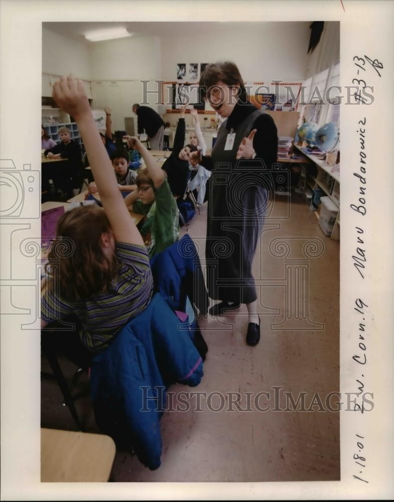 2001 Press Photo Cornelius Elementary School classroom - orb48764 - Historic Images