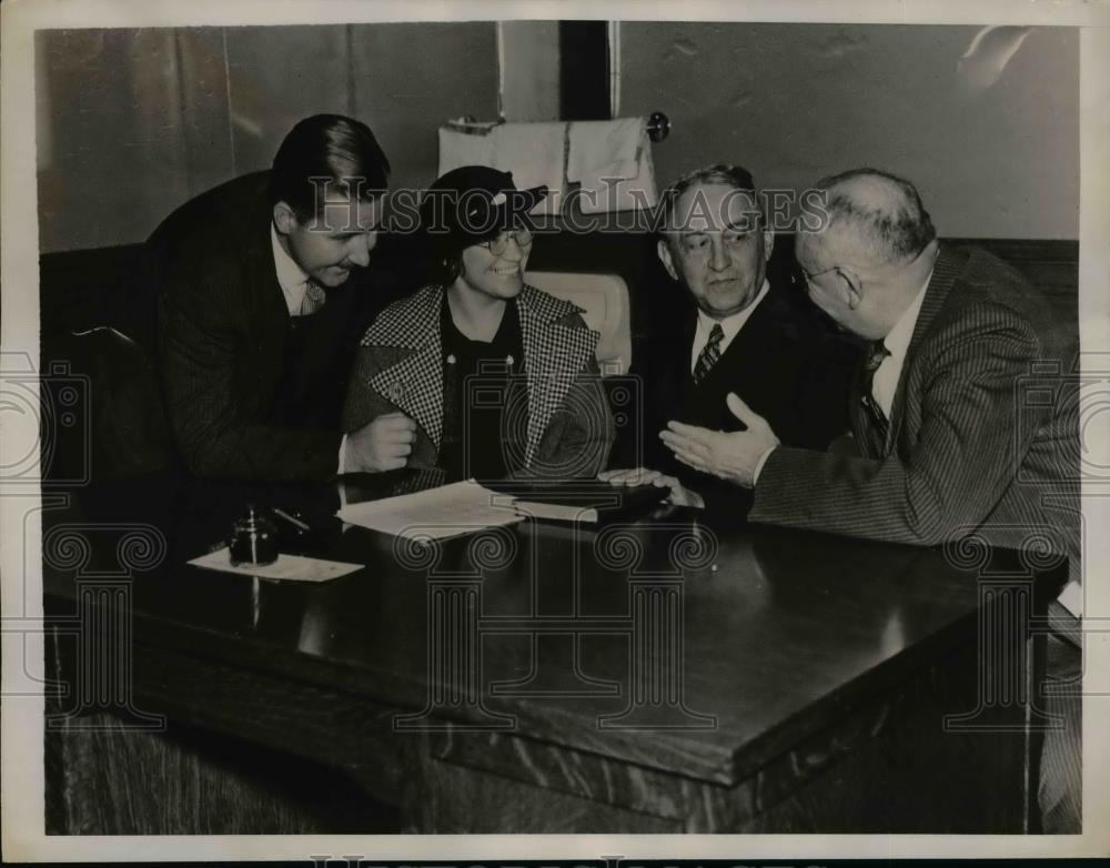 1936 Press Photo Mrs Anna Dabing Sec of Eliis Parker on charges of perjery - Historic Images