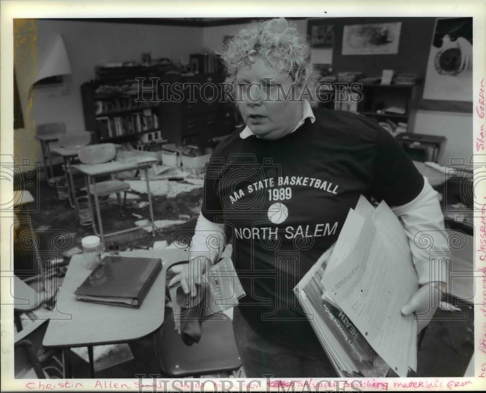 1990 Press Photo Christin Allen, a social studies teacher at North Salem HS - Historic Images