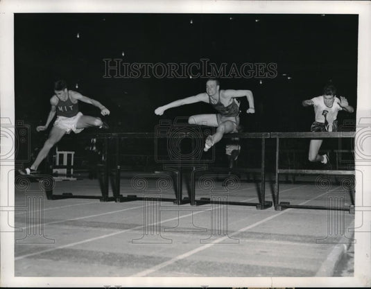 1954 Press Photo Warren Latto wins high hurdle event over Monahan & Lochiatto - Historic Images