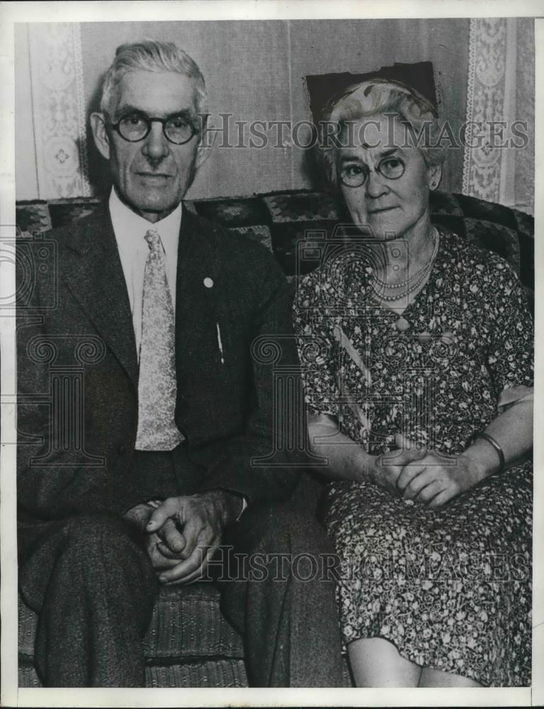 1935 Press Photo Dr.&amp; Mrs. Townsend author of Townsend Old Age Revolving Pension - Historic Images