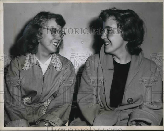 1955 Press Photo Shirley and Carol Hamilton of Seymour - neb39198 - Historic Images