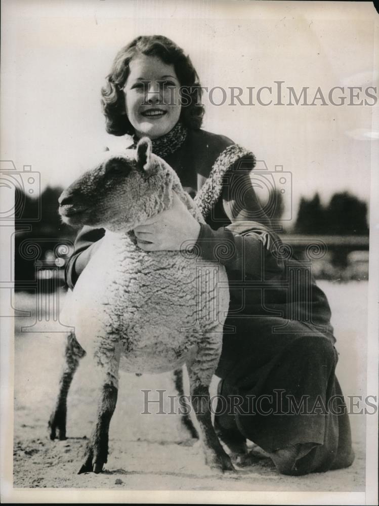 1937 Press Photo Rosella Townsend poses with champion lamb - neb39069 - Historic Images