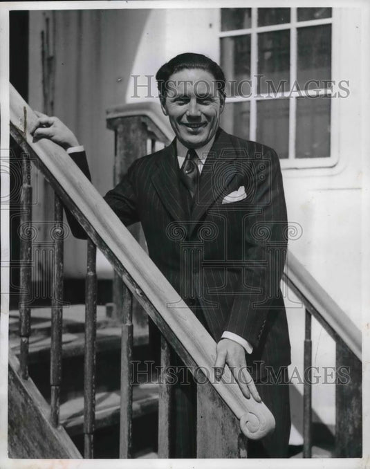 1942 Press Photo Jeff Diskson an English sports promoter visits the US - Historic Images