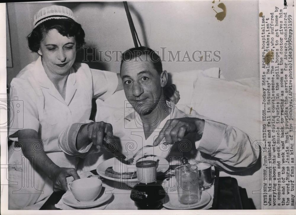 1959 Press Photo Jockey Eddie Arcaro &amp; nurse Jessie Hunt at NYC hospital - Historic Images