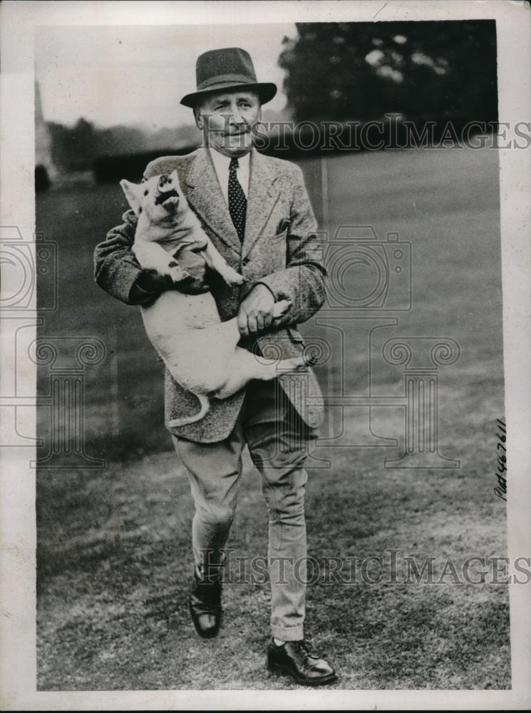 1938 Press Photo Tim Tilbrook wins a pig - Historic Images