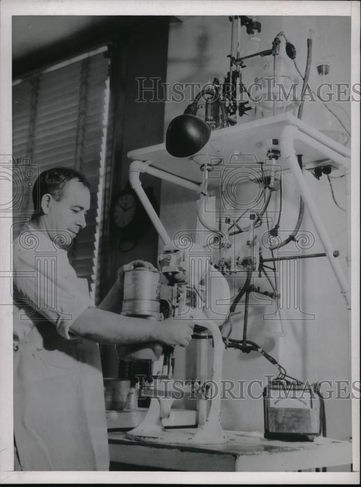 1957 Press Photo US Bureau of Home Economics bread dough mixed for testing - Historic Images