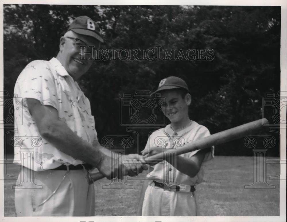 1961 Press Photo Industrialist Frank Russell & little leaguer Bobby Coleman - Historic Images