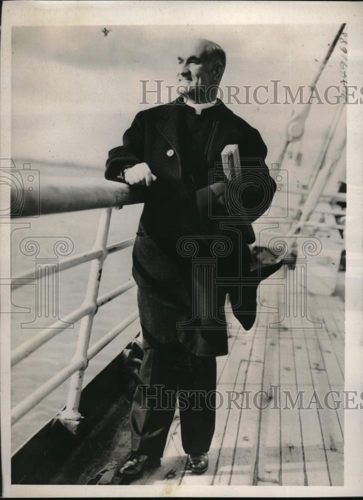 1939 Press Photo Rev. Egisto Tozzi As He Arrived At Sothampton En Route To Rome - Historic Images