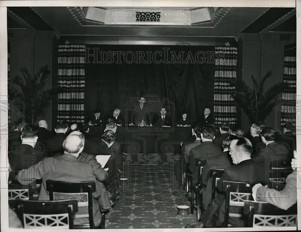 1938 Press Photo Meeting In The Hotel New Yorker - Historic Images