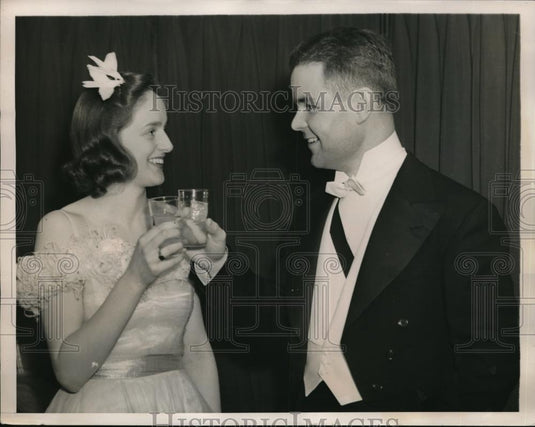 1940 Press Photo Lawrence G.Tighe Jr. and Edith Cowles at Yale Outstanding event - Historic Images